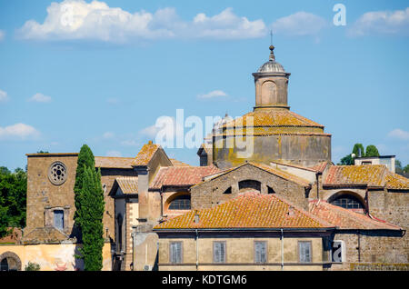 L'église San Lorenzo (dei Santi Martiri) round dome, Tuscania, Province de Viterbe, Latium, Italie Banque D'Images