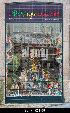 Portugalidades Devotional sooutistshop sur Rua de Mouzinho da Silveira rue dans la paroisse civile se de Porto, deuxième plus grande ville du Portugal Banque D'Images