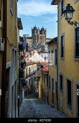 La cathédrale catholique romaine dans la ville de Porto se sur la péninsule ibérique, deuxième plus grande ville du Portugal Banque D'Images