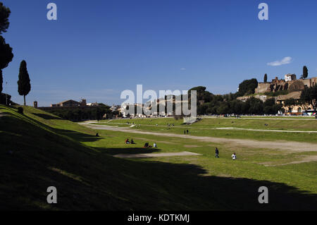 Italie. Rome. Circus Maximus. char romain antique racint stadium.