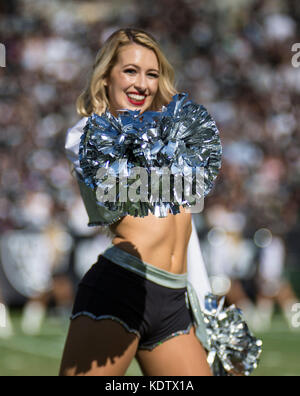 Oakland, États-Unis. 15 Oct, 2017. Raiderettes au cours de la NFL football match entre Los Angeles et l'Oakland Raiders Chargeurs 17-16 perdu au O.co Coliseum Stadium Oakland Californie Crédit : Cal Sport Media/Alamy Live News Banque D'Images