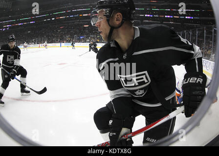 Los Angeles, Californie, USA. 15 Oct, 2017. Kings de Los Angeles, le défenseur Christian Folin (5) dans les actions au cours d'un match de hockey 2017-2018 entre les Kings de Los Angeles et les Islanders de New York à Los Angeles, le 15 octobre 2017. Ringo : crédit Chiu/ZUMA/Alamy Fil Live News Banque D'Images