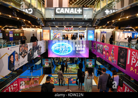 (171016) -- CANNES, 16 oct. 2017 (Xinhua) -- photo prise le 16 oct. 2017 montre l'intérieur du Palais des Festivals où se tient le MIPCOM à Cannes, France. Le MIPCOM (marché international des programmes de communication) de quatre jours 2017 a débuté lundi. (Xinhua/Chen Yichen) (lrz) Banque D'Images