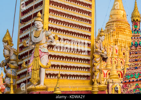 Beau lieu bouddhiste, thanboddhay phaya à Monywa, Myanmar, en Asie du sud-est Banque D'Images