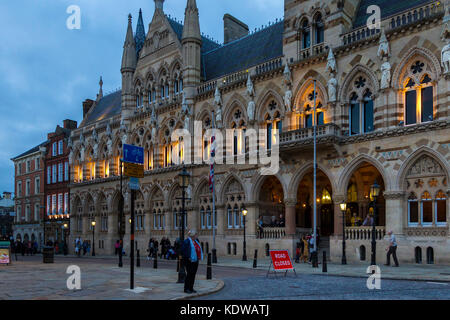 Guildhall sur la place St Giles Northampton. Banque D'Images