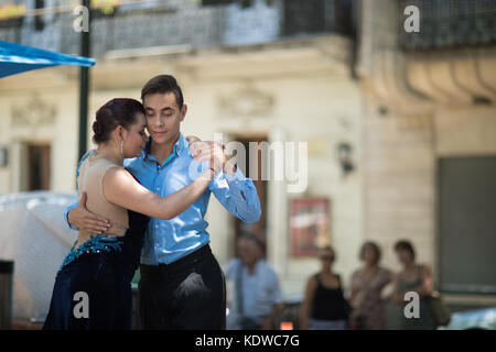 Danseurs de tango sur la Plaza Dorrego, St Elme, Buenos Aires Banque D'Images