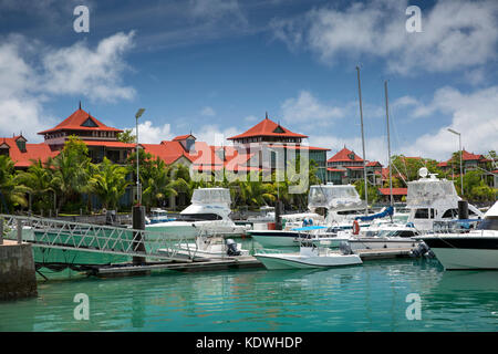 Les Seychelles, Mahe, Eden Island, le logement dans les polders et bateaux amarrés dans la marina Banque D'Images