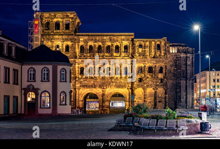 La Porta Nigra, porte noire, d'Amérique latine - vue depuis le sud, Trèves, Allemagne. Banque D'Images