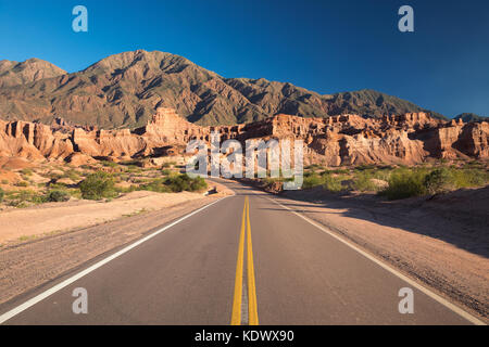 La route de la quebrada de la conches, valles calchaquies, la province de Salta, Argentine Banque D'Images