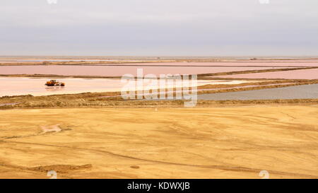 Appartements sels près de Walvis Bay, en Namibie. photo prise à partir d'une dune à proximité. Banque D'Images