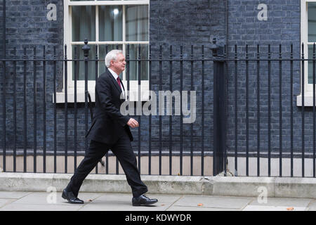 David Davis, député, secrétaire d'État à la sortie de l'Union européenne, laissant un 2,5 heure réunion du cabinet au 10 Downing Street, Londres, d'entendre parler de ther Banque D'Images