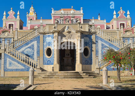 Estoi palace dans le village d'estoi. Monument, hôtel et national monument qui est un excellent exemple de l'architecture romantique Banque D'Images