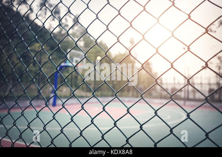 Basket-ball avec fence Banque D'Images