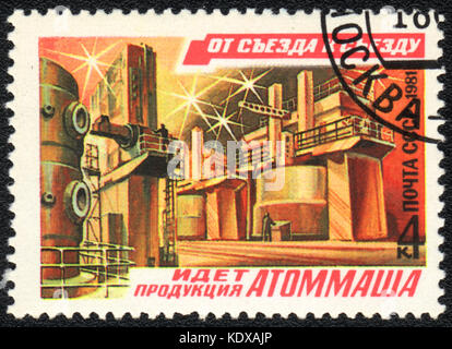 Un timbre-poste imprimé en URSS montre sont des produits de l'ingénierie nucléaire, de séries de congrès en congrès, vers 1981 Banque D'Images