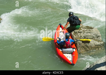 Rafting en eau vive dans les gorges du Verdon en Provence Banque D'Images