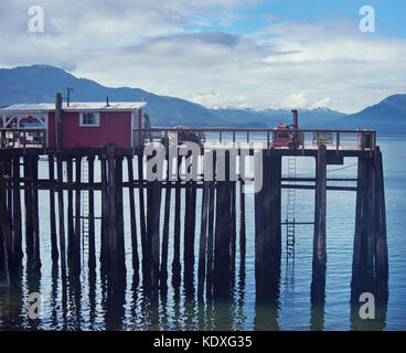 Plate-forme en bois près de la gare de crabe,restaurant Icy Strait Point, hoonah, Alaska, USA Banque D'Images