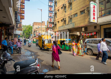 Delhi, Inde - le 19 septembre 2017 : busy street market indien à New Delhi, en Inde. delhi population mondiale a dépassé 18 millions de personnes Banque D'Images