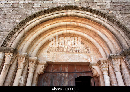 Entrée de l'église de Santa Maria de Siurana, xii et xiii siècle a. ch.siurana, cornudella de montsant en région priorat en Catalogne, espagne. Banque D'Images