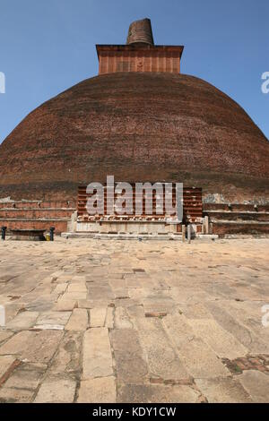 Jetavanaramaya Dagoba Sri Lanka - les ruines de Jetavana dans la ville sacrée du patrimoine mondial d'Anuradhapura, Sri Lanka Banque D'Images