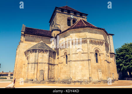 Détail de l'architecture de l'église saint martin en montagne, une petite ville française près de saint emilion en été Banque D'Images