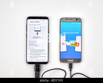 Montréal, Canada - le 12 octobre 2017 : smart switch transfert de données samsung s7 pour une nouvelle galaxie s8. Banque D'Images