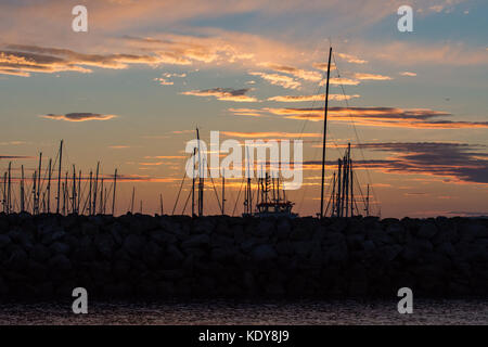 Coucher de soleil sur bateaux à Portland, dorset marine Banque D'Images