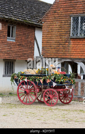 À l'automne de chariot tiré par des chevaux et Weald Downland Open Air Museum, campagne automne show, Singleton, Sussex, Angleterre Banque D'Images