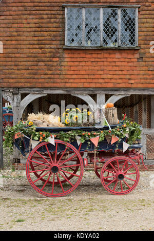 À l'automne de chariot tiré par des chevaux et Weald Downland Open Air Museum, campagne automne show, Singleton, Sussex, Angleterre Banque D'Images