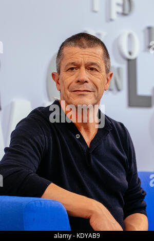 Auteur Emmanuel Carrere à la Foire du livre de Francfort en octobre 2017. | utilisation dans le monde entier Banque D'Images