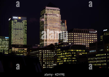 Canary Wharf à Londres photographié de Limekiln Dock Limehouse E14 Banque D'Images