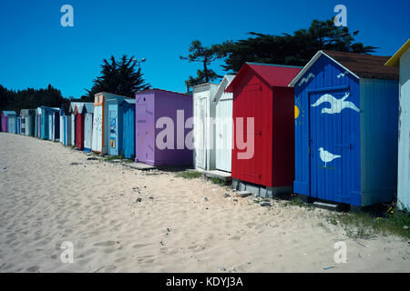 ILE D'OLERON CHARENTE MARITIME FRANCE - BATEAUX DE PËCHE ET CABANES - LE PHARE ET CABINES DE PLAGES - l'île d'Oléron FRANCE © Frédéric Beaumont Banque D'Images