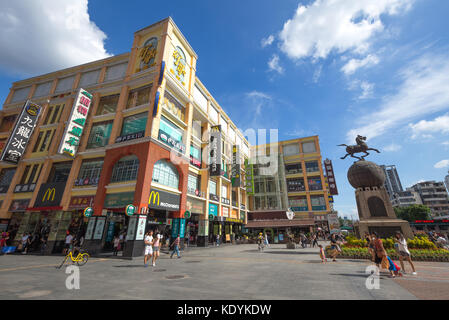 Guangzhou,china - sep,25,2017:la route de shangxiajiu street à pied commercial est un célèbre lieu touristique à Guangzhou en Chine. Banque D'Images