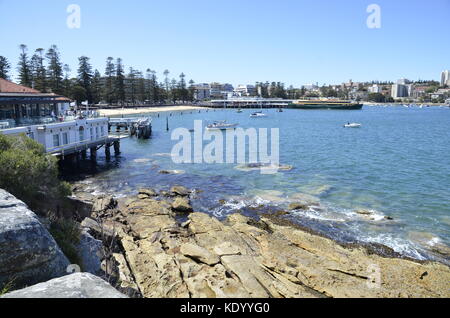 Le manly Manly wharf à queenscliff ferry terminal de ferry dans le port de Sydney. Banque D'Images