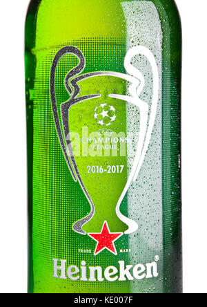 London,UK -novembre 01, 2016 : bouteille de Heineken bière blonde sur fond blanc. Champions League 2016-2017. Heineken est le produit phare de heine Banque D'Images