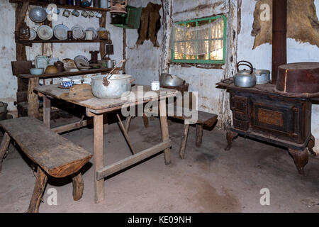 L'intérieur d'une vieille, vieille maison Pioneer Pioneer Village Tailem Bend, Australie du Sud, Australie Banque D'Images