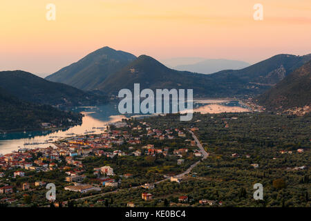 Village de Nydri sur Lefkada island en Grèce. Banque D'Images