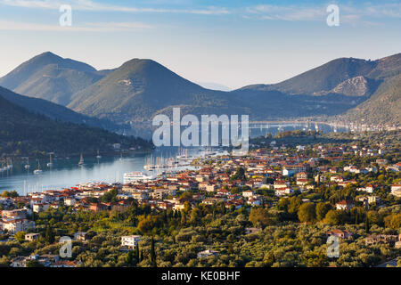 Village de Nydri sur Lefkada island en Grèce. Banque D'Images