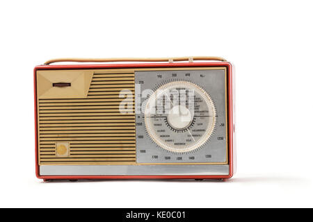 Antique europian radio transistor en plastique sur le fond blanc Banque D'Images