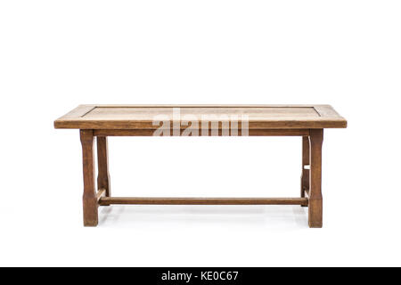 Table antique brun en bois isolé sur fond blanc. Banque D'Images