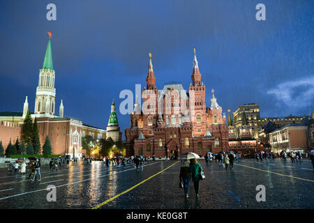 Moscou, Russie. 13 oct, 2017. la place rouge avec la tour Saint-Nicolas du Kremlin (l-r), l'arsenal tour d'angle, le musée historique de l'état et la résurrection porte, prises à Moscou, Russie, le 13 octobre 2017. crédit : jens/kalaene zentralbild-dpa/zb/dpa/Alamy live news Banque D'Images