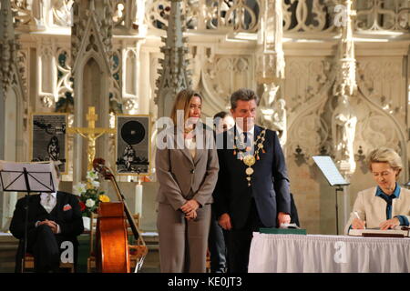 Magdeburg, Allemagne. 17 oct, 2017. Federica mogherini, vice-président de la commission européenne et de l'actuel haut représentant de l'Union européenne pour les affaires étrangères et la politique de sécurité, est honoré par l'empereur Othon de de la cathédrale de Magdeburg. crédit : mattis kaminer/Alamy live news Banque D'Images