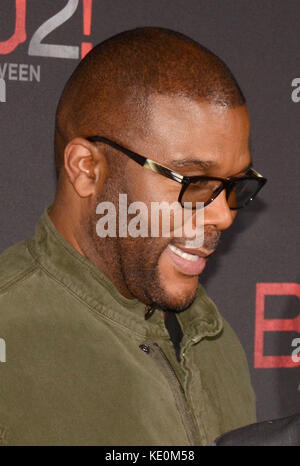 Los Angeles, Californie, États-Unis. 16 octobre 2017. 16 octobre 2017 - Los Angeles, Californie - TYLER PERRY. Tyler Perry's Boo 2 ! Une première Madea Halloween'' Los Angeles a eu lieu au Regal LA Live Stadium 14. Crédit photo : F. Sadou/AdMedia crédit : F. Sadou/AdMedia/ZUMA Wire/Alamy Live News Banque D'Images