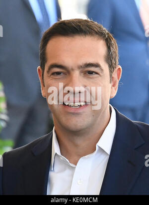 Le Premier ministre Alexis Tsipras, de Grèce, comme il est accueilli par le président américain Donald J. Trump à la Maison Blanche à Washington, DC, le mardi 17 octobre 2017. Crédit : Ron Sachs/CNP /MediaPunch Banque D'Images