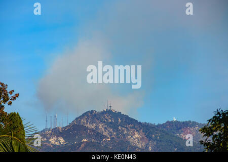 Los Angeles, Californie, États-Unis. 17 octobre 2017. Mt. Wilson Fire Credit: Chon Kit Leong/Alay Live News Banque D'Images