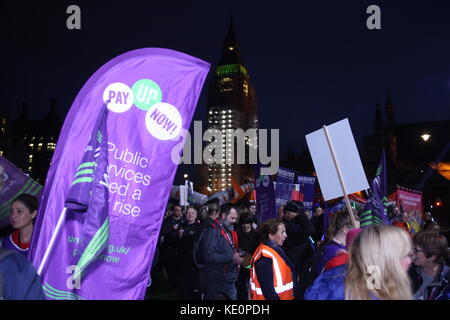 Londres, Royaume-Uni. 17 octobre 2017. Le TUC est titulaire d'un rassemblement à Westminster pour protester contre le 1 % cap sur payrises aux employés du gouvernement. Roland ravenhill/Alamy live news Banque D'Images