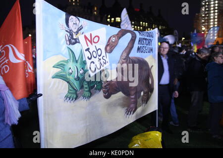 Londres, Royaume-Uni. 17 octobre 2017. Le TUC est titulaire d'un rassemblement à Westminster pour protester contre le 1 % cap sur payrises aux employés du gouvernement. Le personnel de la natural history museum re parmi les participants. Roland ravenhill/Alamy live news Banque D'Images