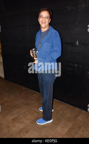 Mumbai, Maharashtra, Inde. 17 oct, 2017. film indien vidhu vinod chopra directeur assister à la projection du film 'Secret superstar' au théâtre aperçu santacruz à Mumbai. crédit : azhar khan/zuma/Alamy fil live news Banque D'Images