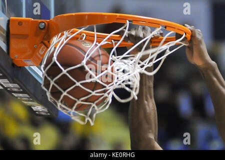 Turin, Italie. 17 octobre 2017. Lors du match DE basket-ball EUROCUP 2017/18 entre FIAT AUXILIUM TORINO VS MORABNAN ANDORRE à PalaRuffini le 17 octobre 2017 à Turin, Italie. Crédit : FABIO PETROSINO/Alay Live News Banque D'Images