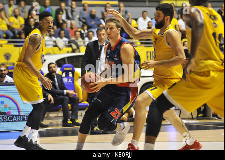 Turin, Italie. 17 octobre 2017. Walker David (Morabanc Andorre) lors du match DE basket-ball EUROCUP 2017/18 entre FIAT AUXILIUM TORINO VS MORABNAN ANDORRE à PalaRuffini le 17 octobre 2017 à Turin, Italie. Crédit : FABIO PETROSINO/Alay Live News Banque D'Images