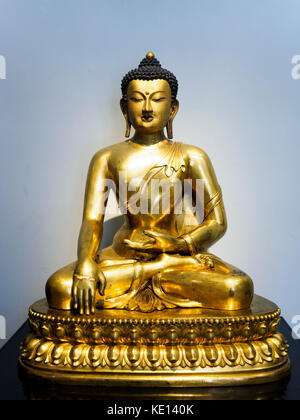 Bouddha assis 1736-86 Qing Chine ou Tibet en cuivre doré Banque D'Images